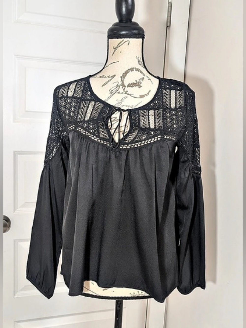 Abercrombie & Fitch Black Lace Yoke Long Sleeve Blouse Size S